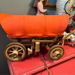 Vintage, Rare covered wagon lamp! Mint